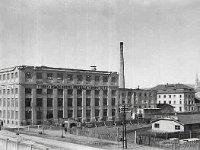 Baroševa ulica (današnja Branimirova) 1911. godine, tvornica pisaćeg pribora 'Penkala-Moster' d.d  Od 1914.-1926.godine tvornica "Penkala" je bila najveća tvornica pisaćeg pribora u svijetu. Iako je Penkala umro 1922. godine u Zagrebu tvornica i dalje radi jednakom snagom. Tvornica se gasi i zatvara početkom drugog svjetskog rata. U njoj kasnije djeluje tvornica trikotaže „Nada Dimić“. Malo o Gospodinu Penkali: Slavoljub Penkala (1871. godine–1922. godine) po ocu Poljak, a po majci Nizozemac, ali gorljivi Hrvat i rodoljub koji je obožavao Zagreb. Penkala je patentirao preko osamdeset izuma od koji su, gotovo svi, primjenjivi u praksi te ih, uz manje preinake, i danas upotrebljavamo. Najpoznatiji Penkalin izum je tehnička olovka (penkala), kao i termofor, koji je još do nedavno zimi bio, gotovo, nezamjenjiv u svakoj obitelji. Slavoljub Penkala izumitelj je i termos boce, koja je do danas samo dizajnerski dorađena. Poznati izumi Slavoljuba Penkale su: anodna baterija, plastična masa za lijevanje gramofonskih ploča, manometar, dinamometar, policijski prislušni uređaj, uređaj za mjerenje protoka tekućine i mnogi drugi. Tvornica olovaka Zagreb „Penkala“ nosi njegovo ime.